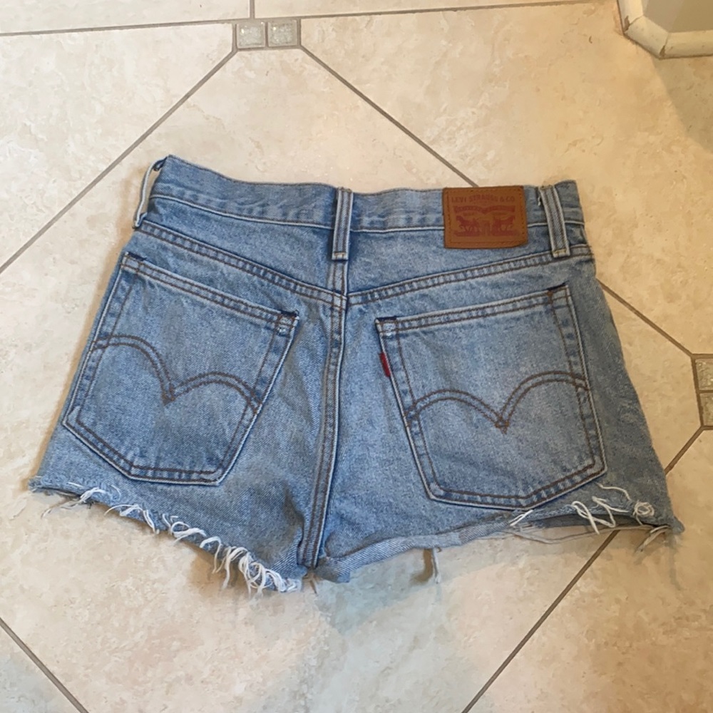 Levis jean shorts size 26